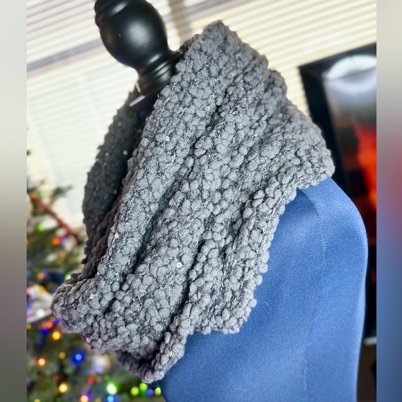 EUC Anthropologie Gray Chunky Knit Sequin Infinity Scarf - Picture 8 of 12
